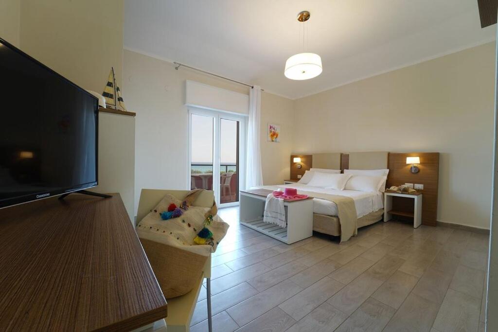 קרוטונה Hotel Villaggio Casarossa מראה חיצוני תמונה
